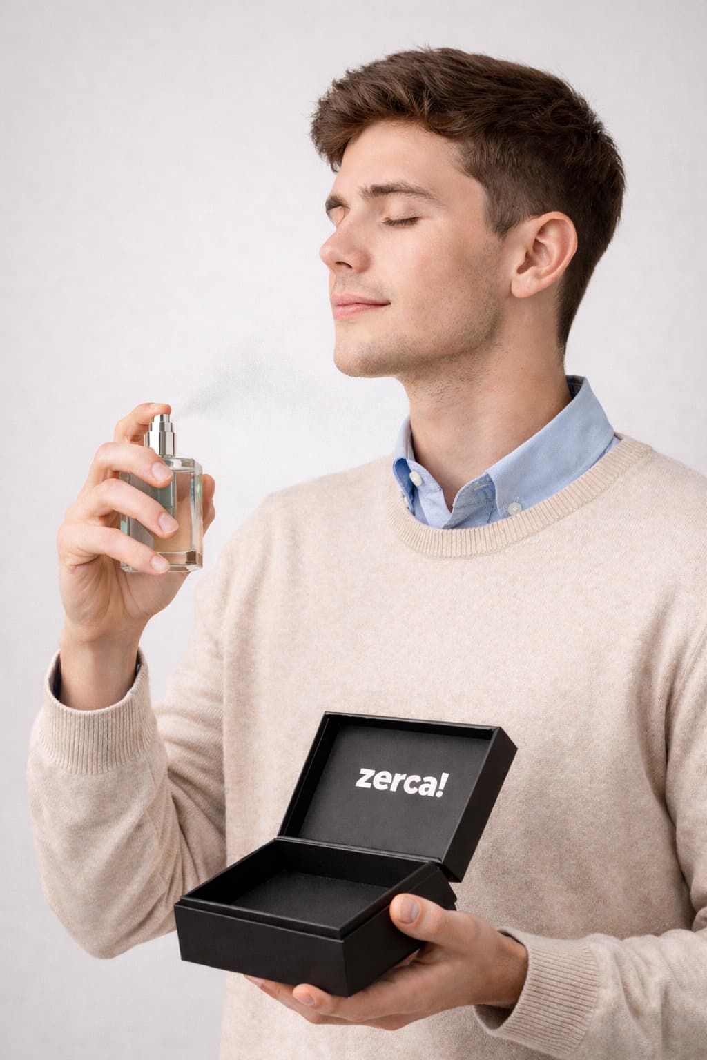 Chico usando perfume